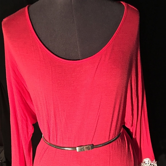 Salmon top with intricate lace trim - Picture 2 of 3