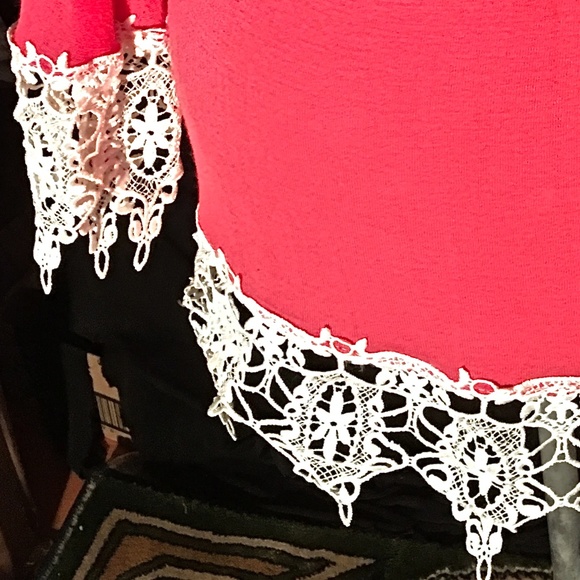Salmon top with intricate lace trim - Picture 3 of 3