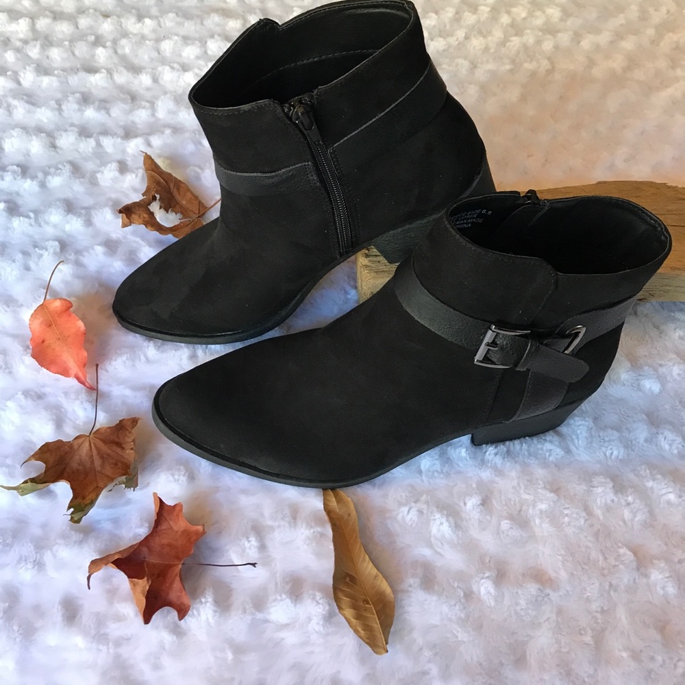New| BLACK BLACK BUCKLE BOOTS - Picture 2 of 5