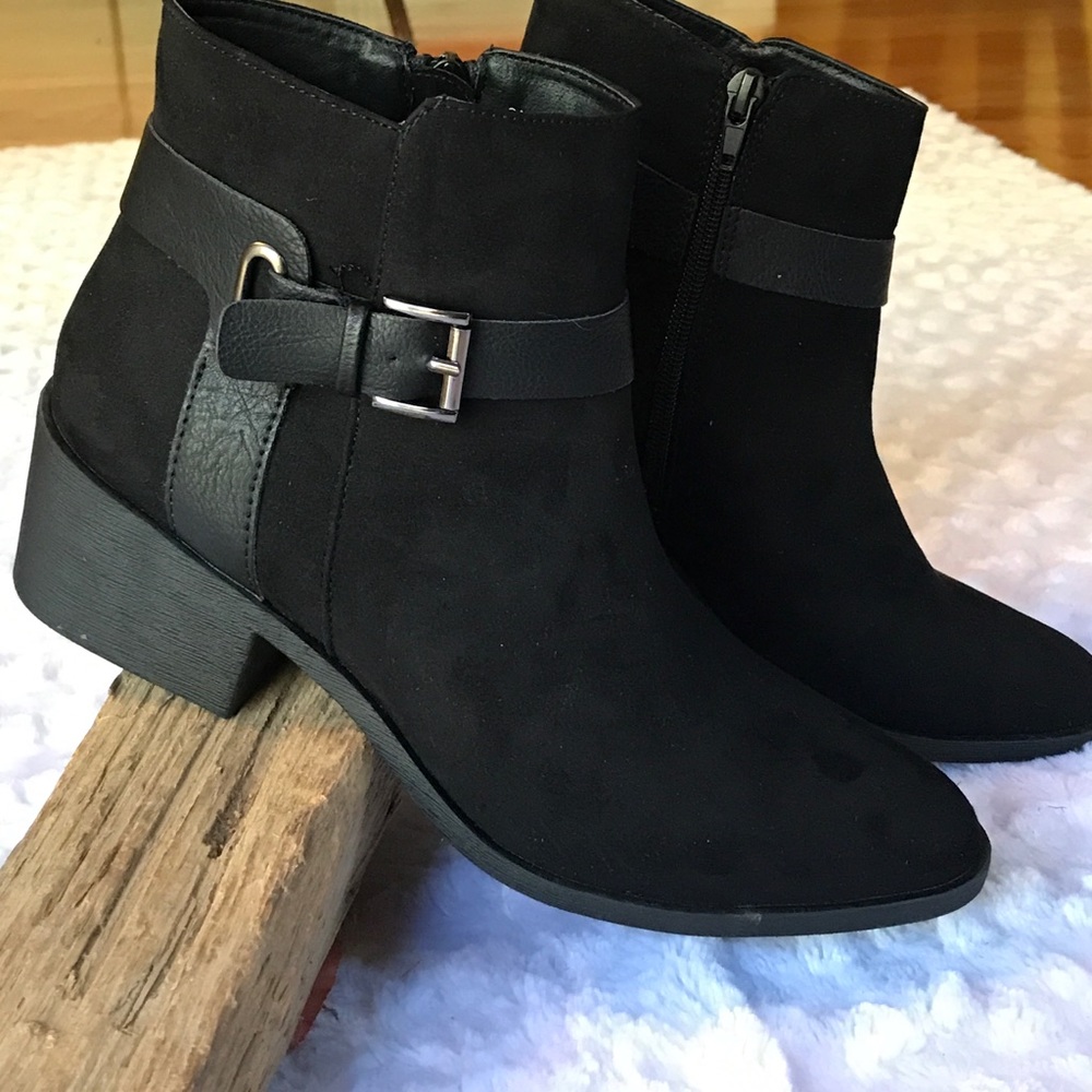 New| BLACK BLACK BUCKLE BOOTS - Picture 5 of 5