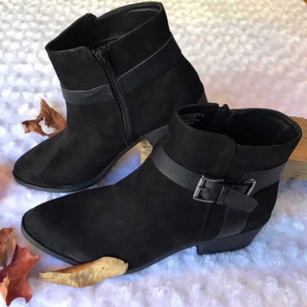 New| BLACK BLACK BUCKLE BOOTS - Picture 3 of 5