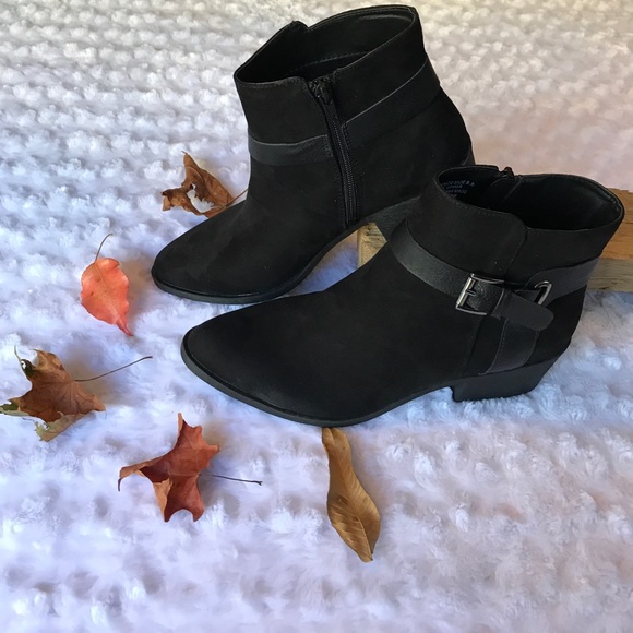 New| BLACK BLACK BUCKLE BOOTS - Picture 4 of 5
