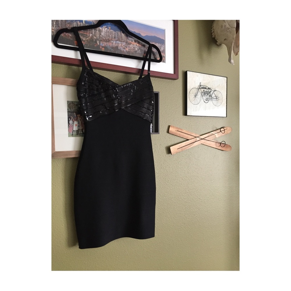 Guess sequin bodycon dress 🌙