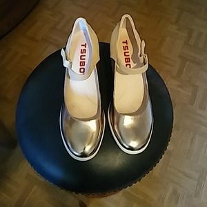 TSUBO LEATHER WEDGES