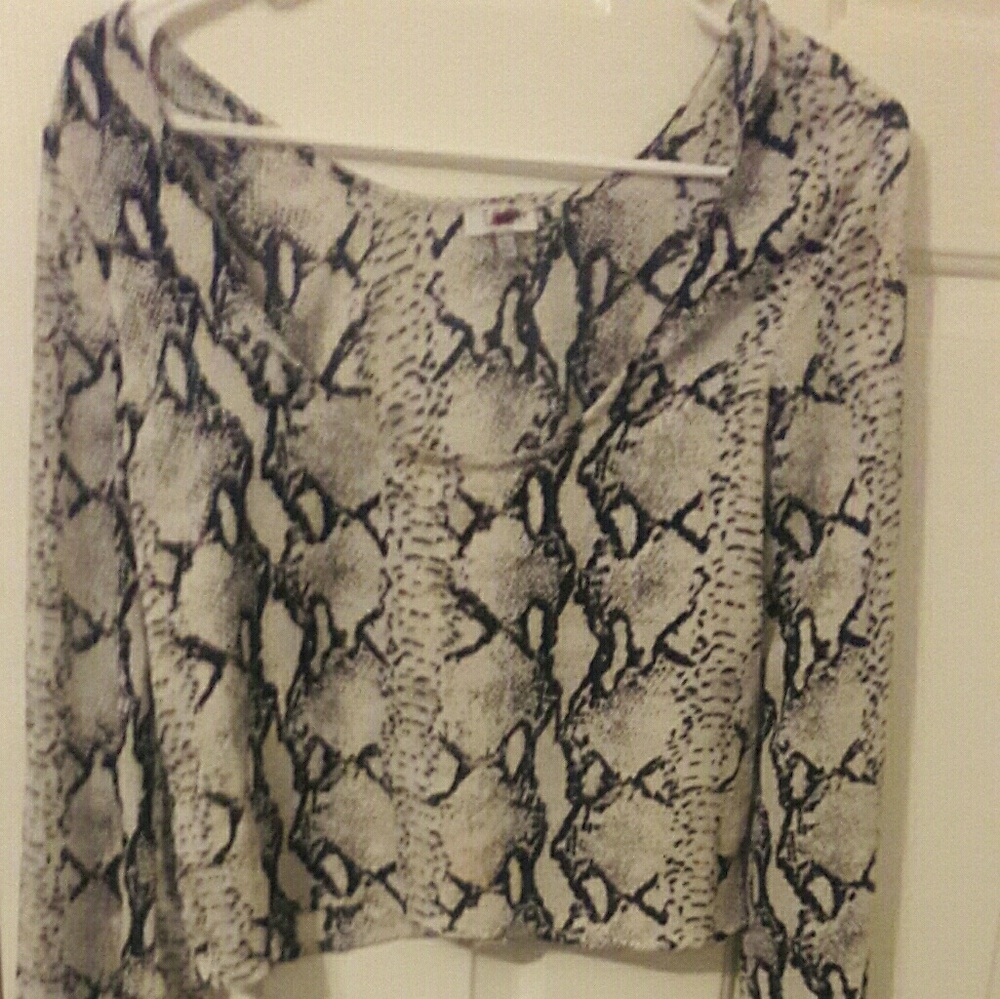 Tobi long sleeve cream and black top