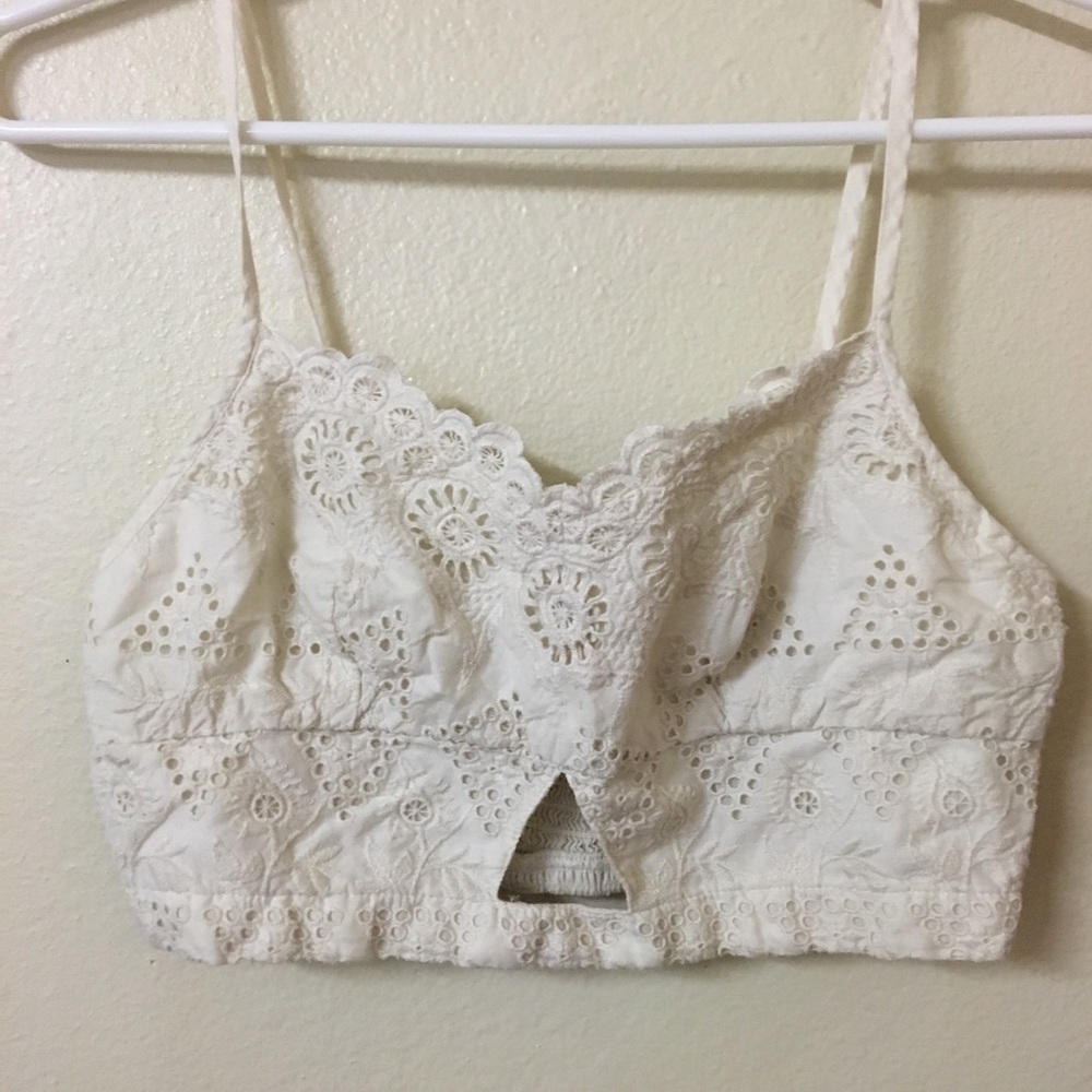 🌷White Crochet Crop Top🌷