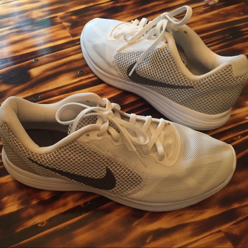 Nike White Revolution 3