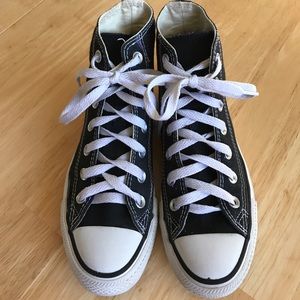 High top Converse Chucks. Men’s 4/women’s 6