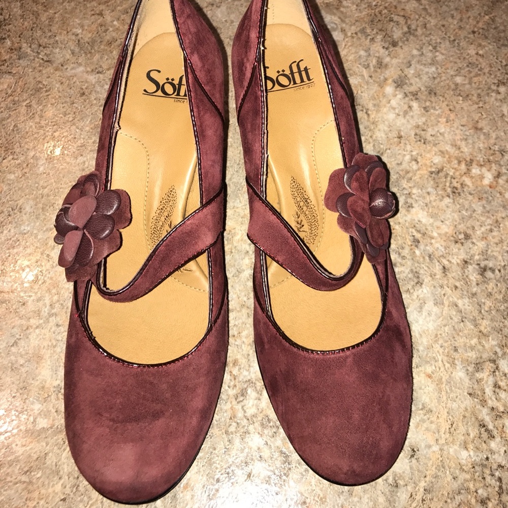 Sofft maroon pumps
