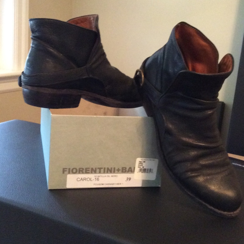 Leather ankle bootie