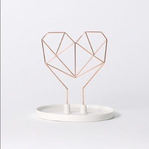 NEW - FabFitFun jewelry stand - still in the box