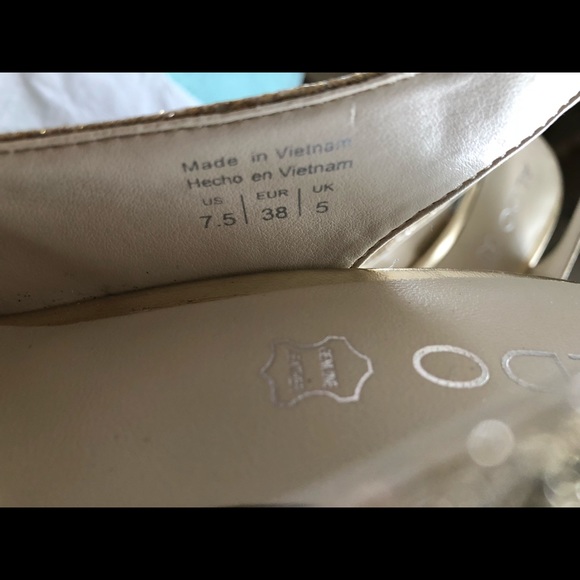 💞 NW Aldo “Mesiano” shoes in glittery gold! - Picture 4 of 8