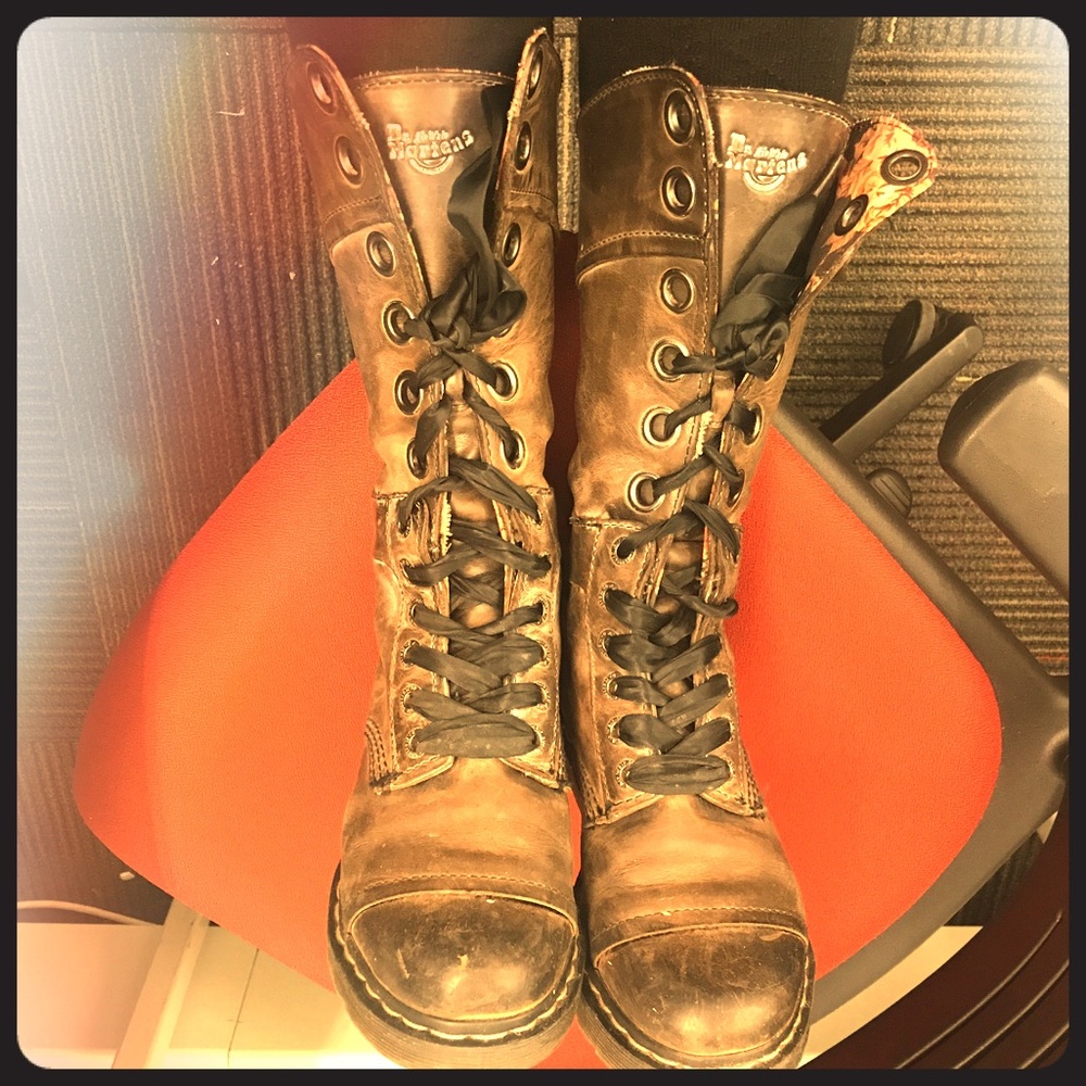 Dr Martin boots discontinued style