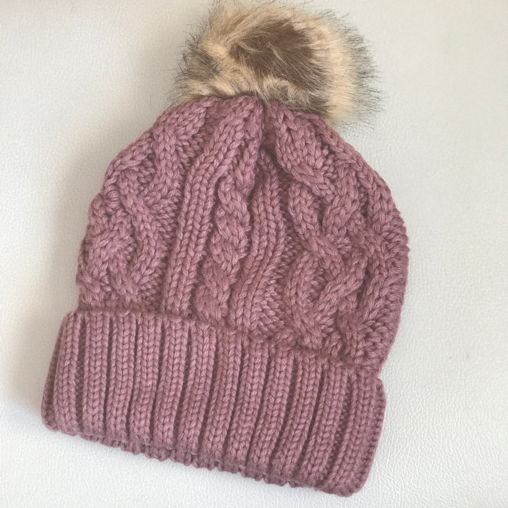 🎄SALE🎄- Cable Pom hat - Picture 2 of 3