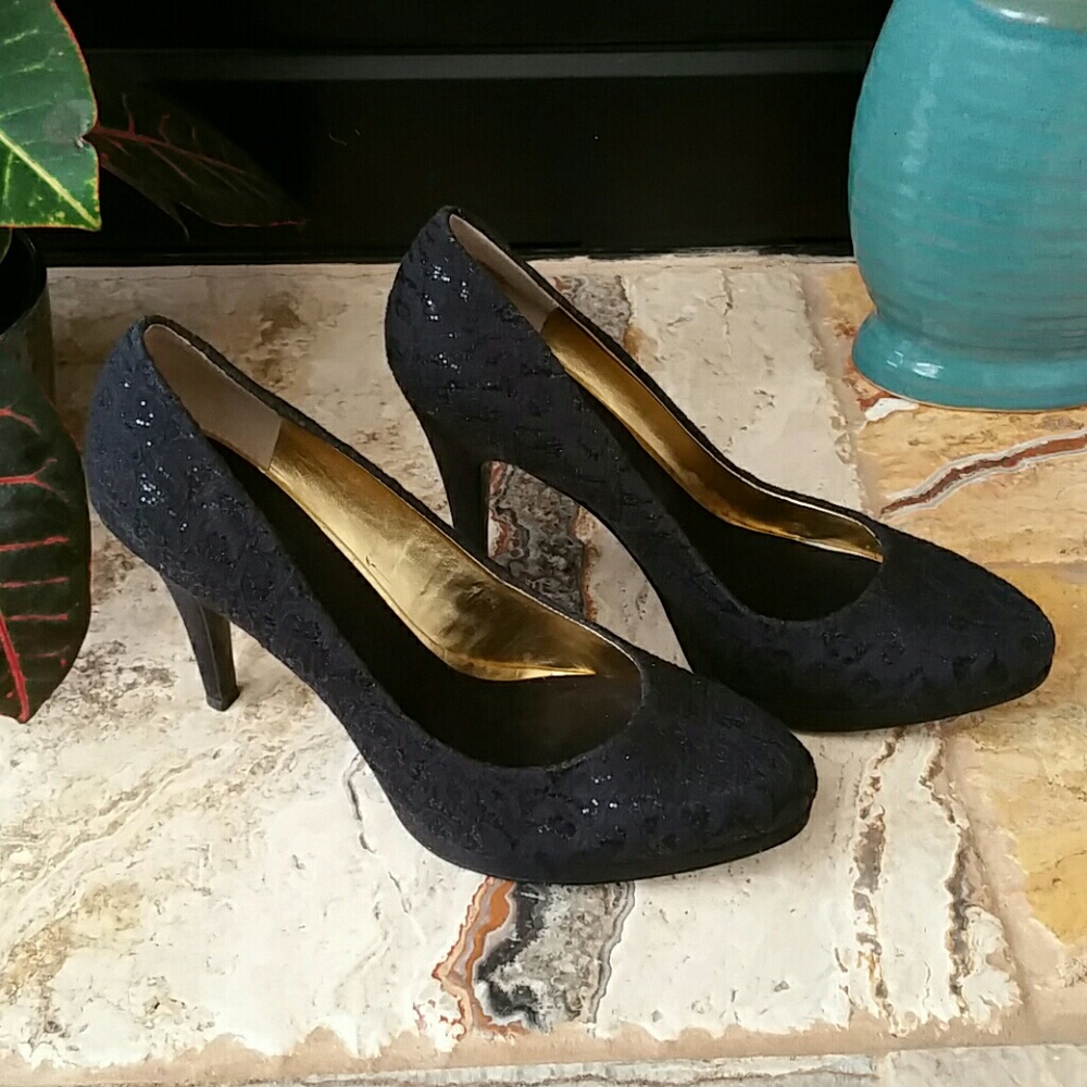 NEW NINE WEST BLACK LACE HEEL