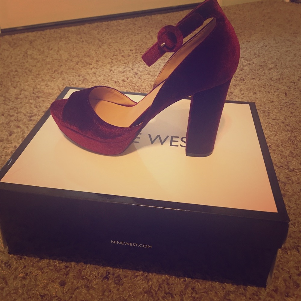 Never worn Nine West heels
