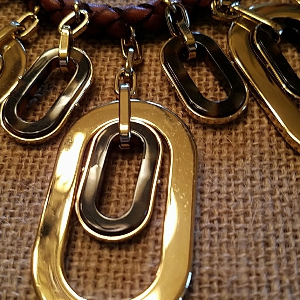 Michael Kors Goldtone  Tortoise Link Necklace EUC - Picture 5 of 8