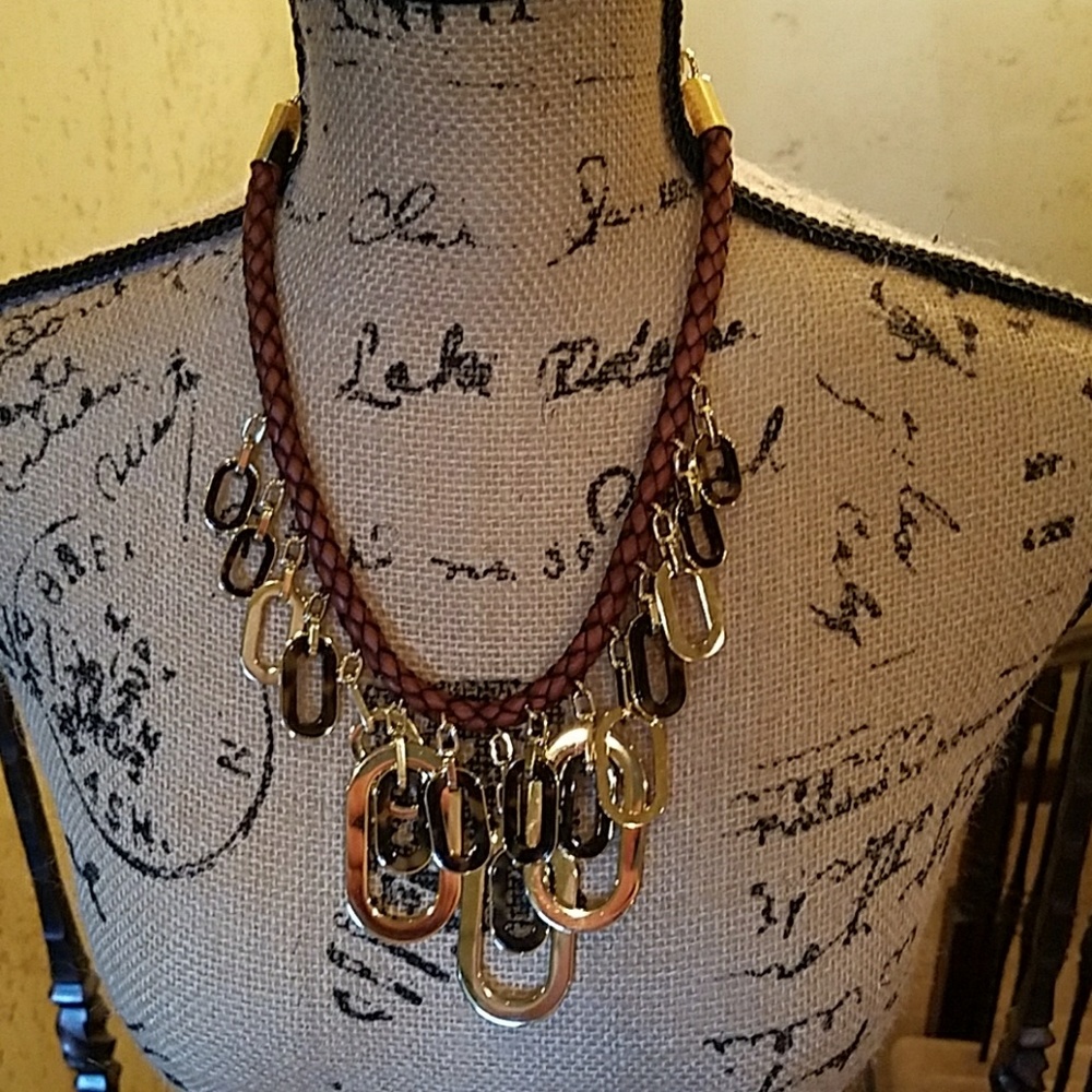 Michael Kors Goldtone  Tortoise Link Necklace EUC - Picture 7 of 8
