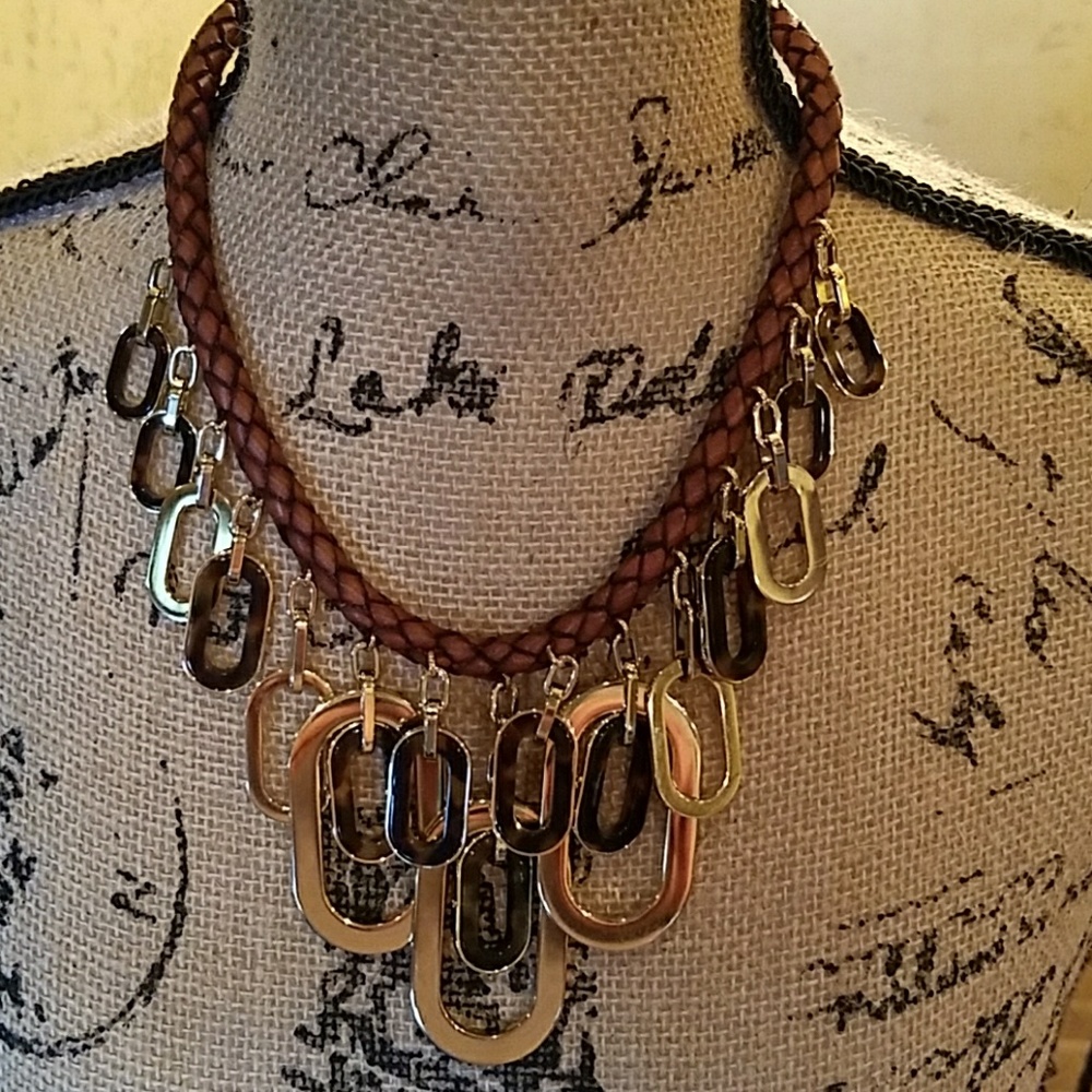 Michael Kors Goldtone  Tortoise Link Necklace EUC - Picture 8 of 8