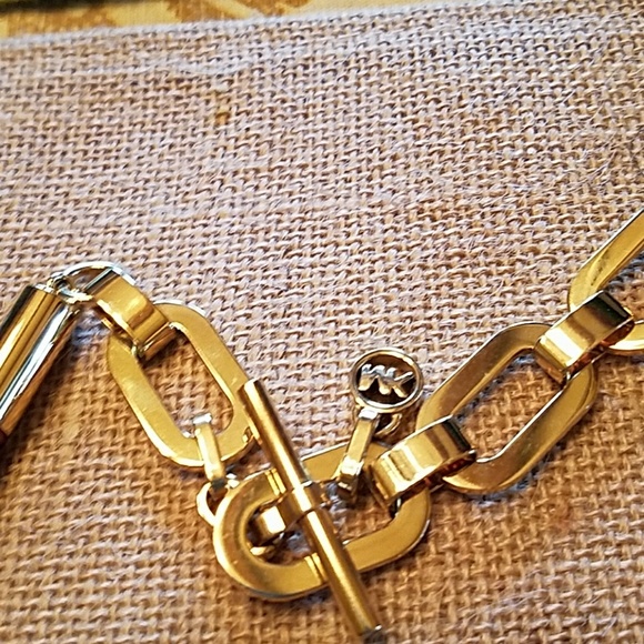 Michael Kors Goldtone  Tortoise Link Necklace EUC - Picture 3 of 8