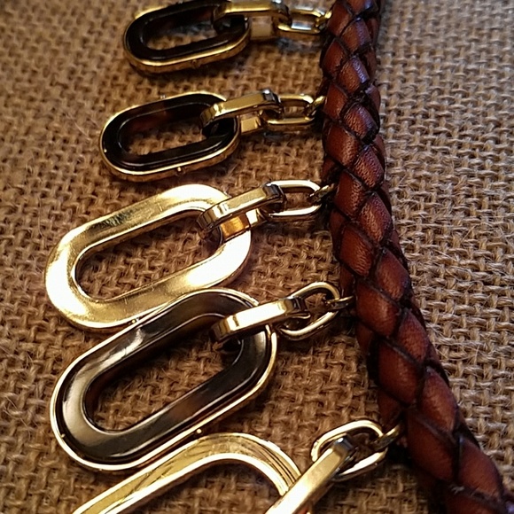 Michael Kors Goldtone  Tortoise Link Necklace EUC - Picture 6 of 8