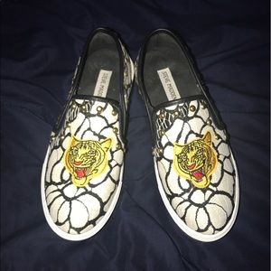 Steve Madden Tom toms, beautiful! FLATFORMS!!!