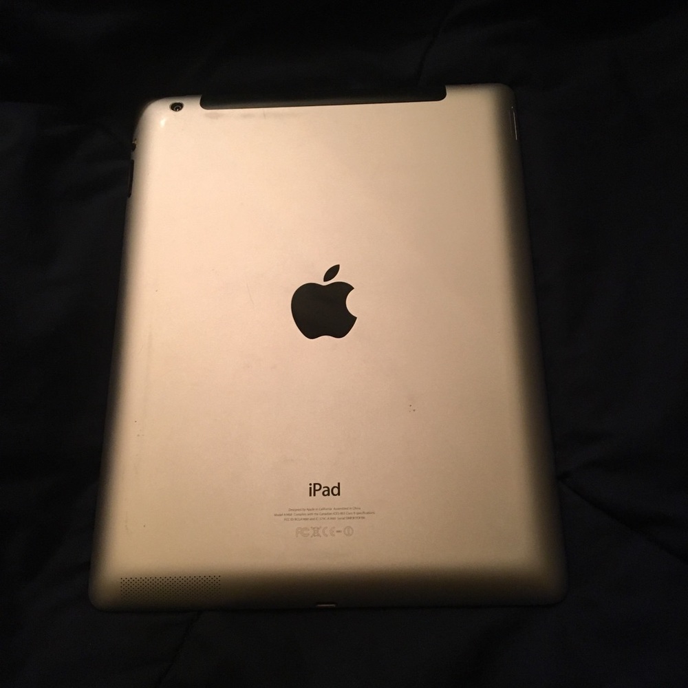 White IPad 4 with flappy bird app