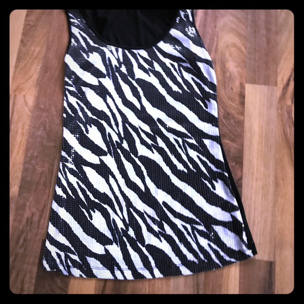 Black and white sequence tank