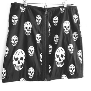 Authentic Betsey Johnson Reversible Skull Skirt 💀