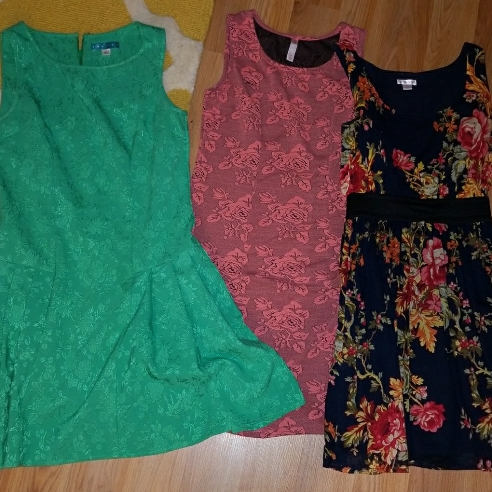 Donating Mondag-Fall dress bundle