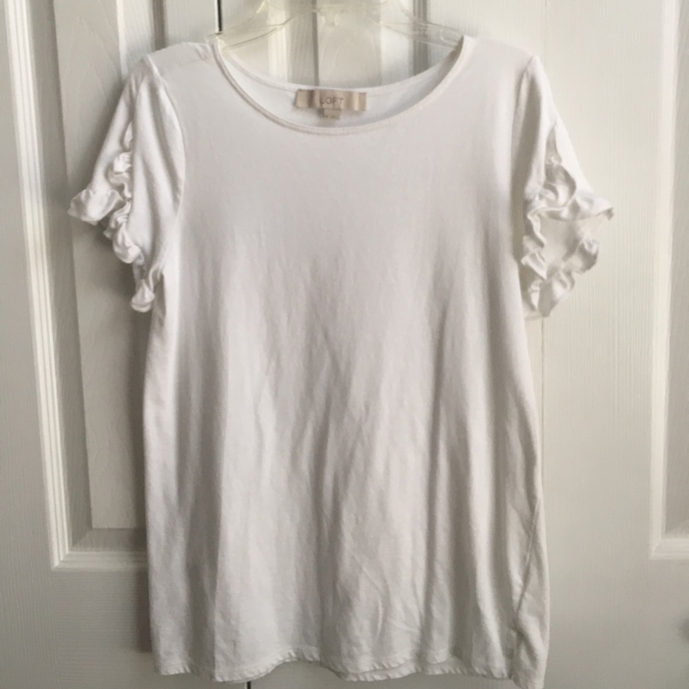 White t-shirt with ruffles sleeves