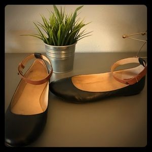 Hive&Honey - Black & Tan Leather Flats