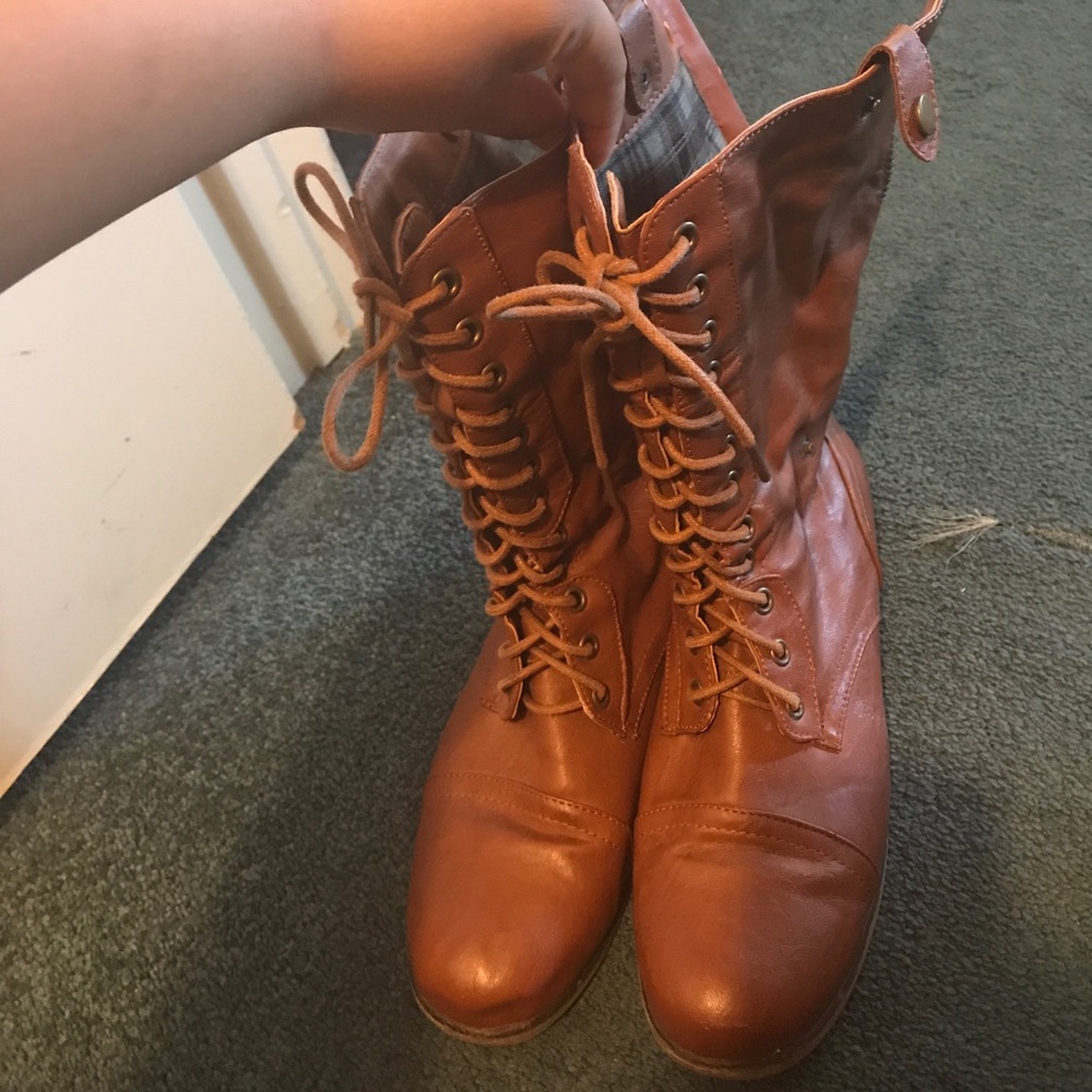 Combat boots