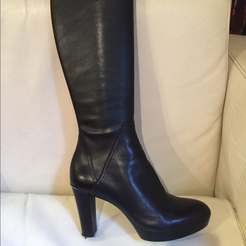 Donald Pliner true leather tall boots almost new