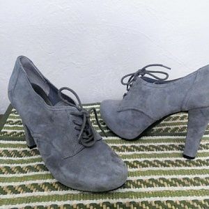 Me Too Women's Gray Suede Shoes Size