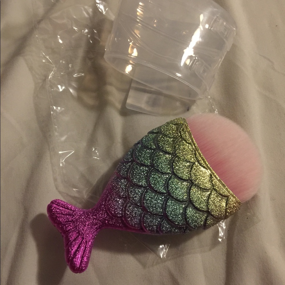 Colorful Fishtail brush - Picture 2 of 4