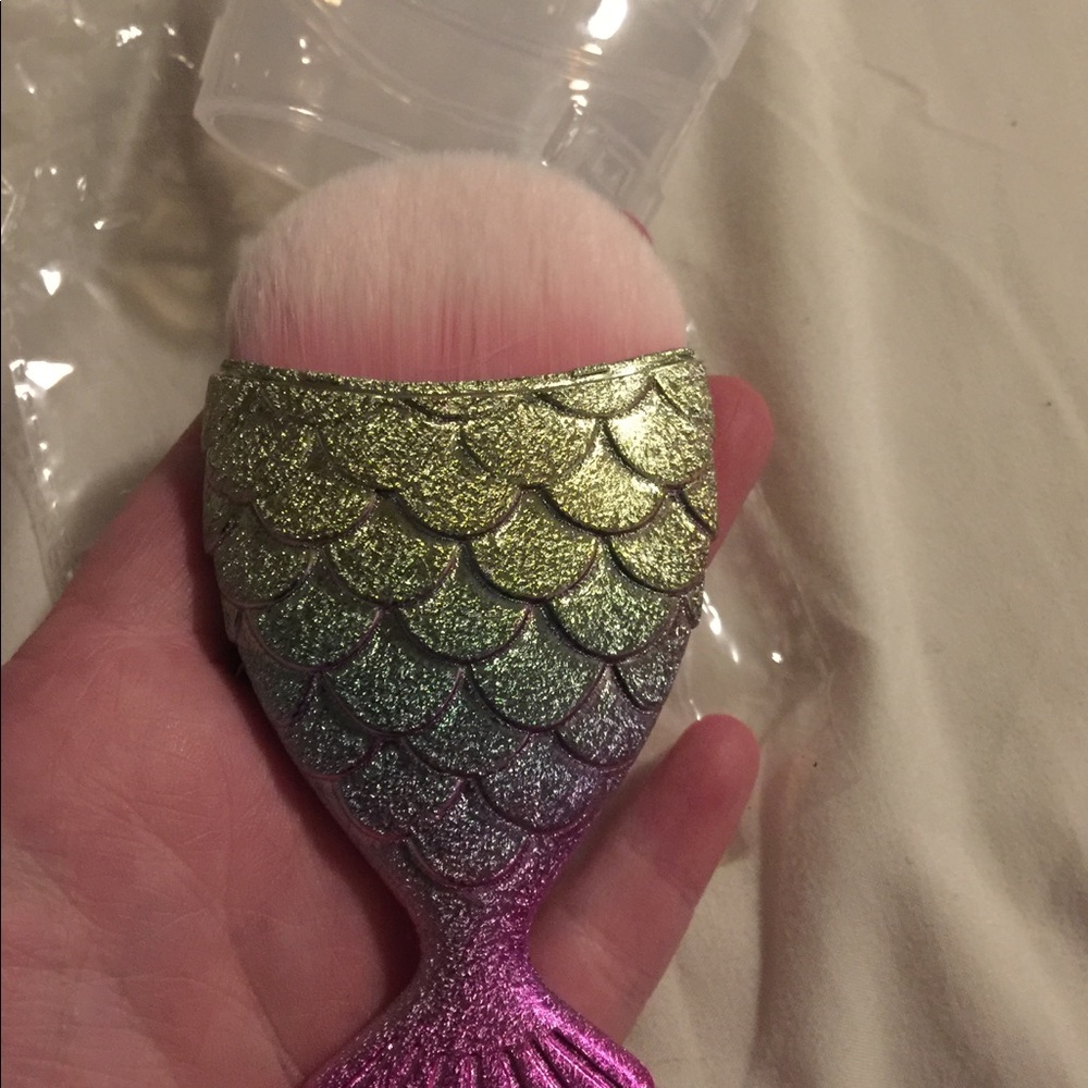 Colorful Fishtail brush - Picture 3 of 4
