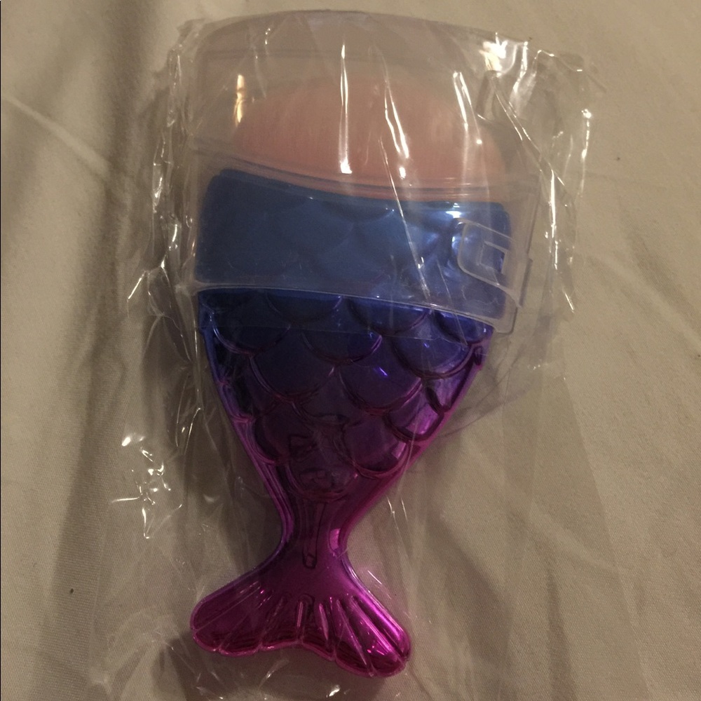 Blue & purple fishtail brush