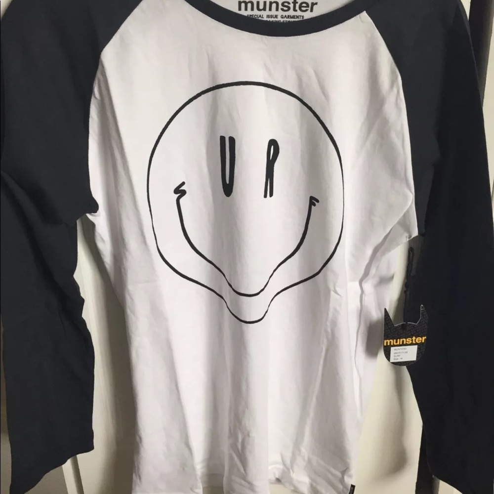Nwt Munster Long Seeve Raglan baseball shirt