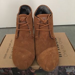 BRAND NEW! - Toms Desert Wedge - Chestnut Suede