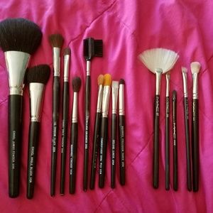Professional makeup brushes & MAC makeup brush cle