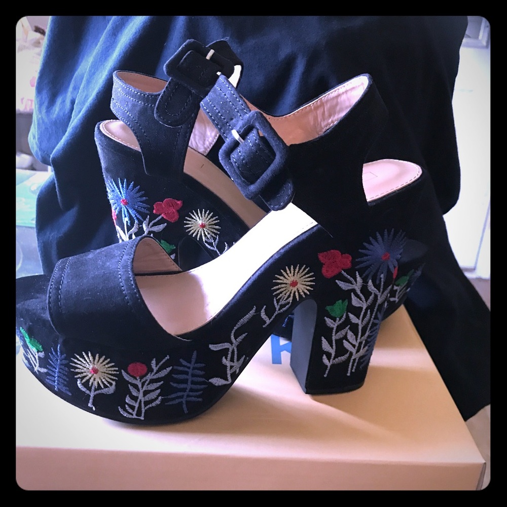 Black Embroidered sandles
