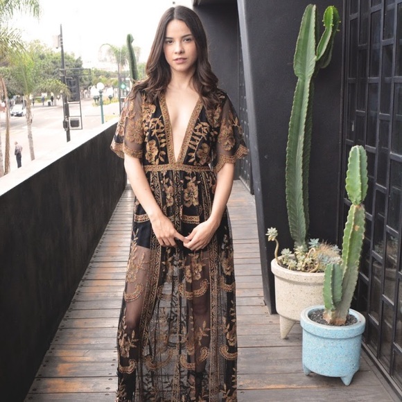 🚨24 HOUR SALE🚨The Golden Hour Lace Maxi Dress - Picture 8 of 11