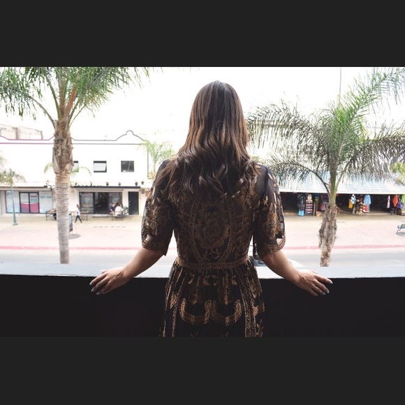 🚨24 HOUR SALE🚨The Golden Hour Lace Maxi Dress - Picture 10 of 11