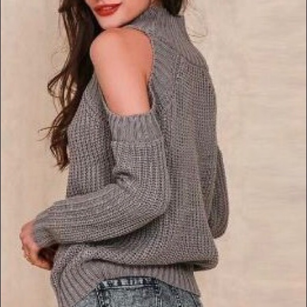 TURTLENECK COLD SHOULDER SWEATER - Picture 2 of 5