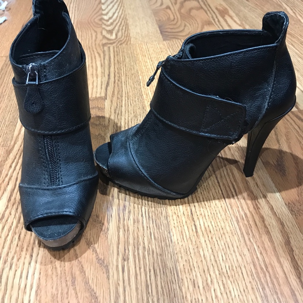 Simply Vera. Black peep toe high heel booties
