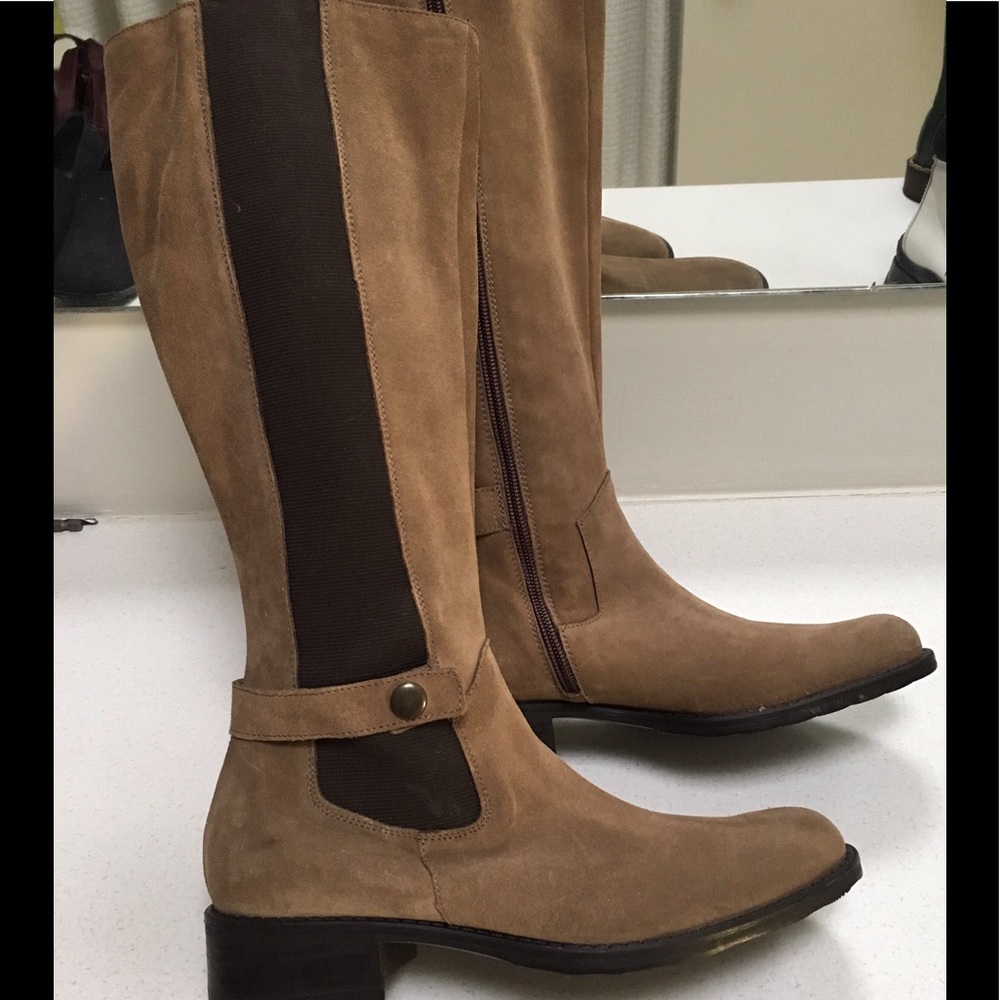 Suede boots