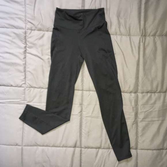 CLOSET CLOSING - Picture 2 of 3