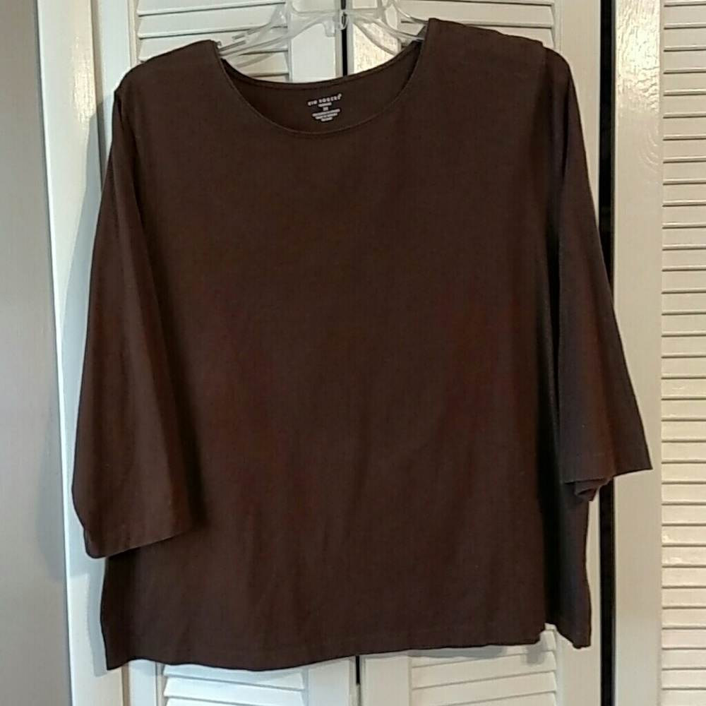 Crew neck 3/4 sleeve Chocolate Woman's Top