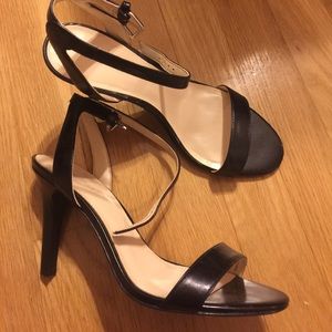 Nine West black strappy heels size 6 1/2. Like new